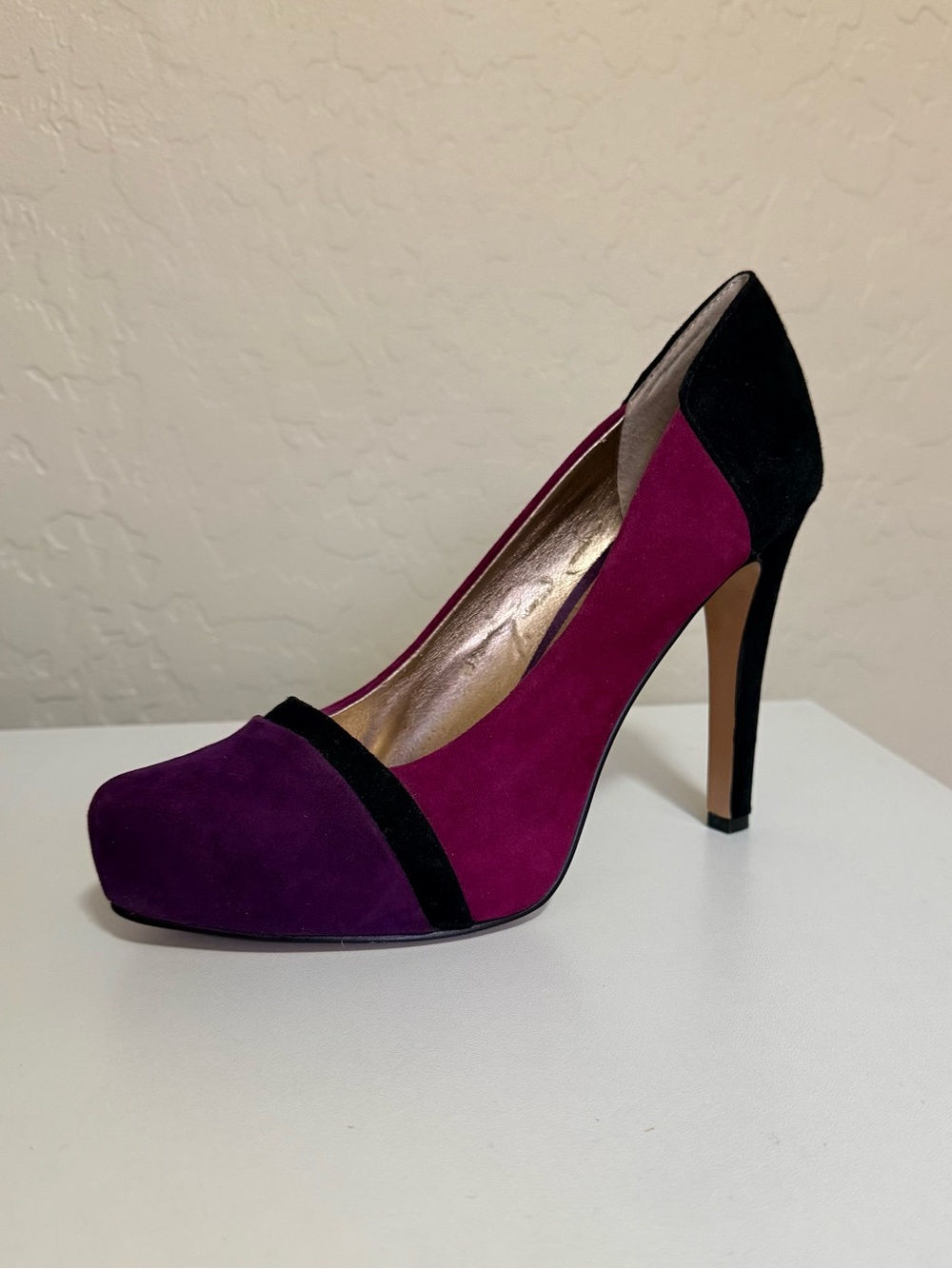 BCBGeneration Color Block Suede Heels 6.5 NWOB